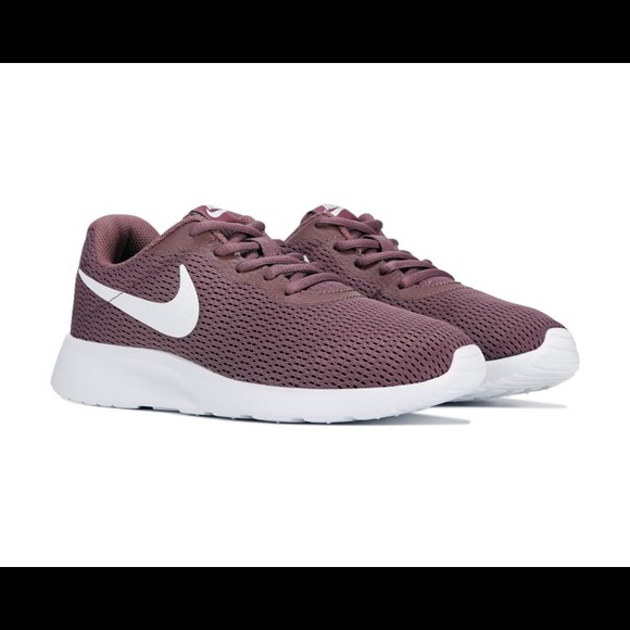 Nike Shoes - Women's Nike Tanjun